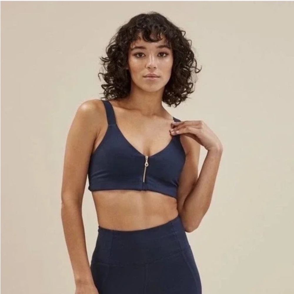 EUC OG girlfriend collective Monroe sports bra in black size M